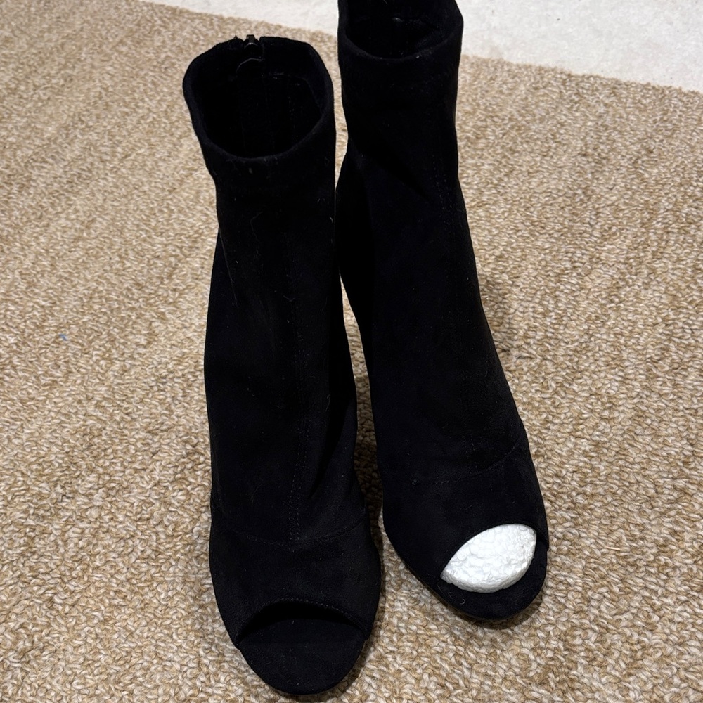 Black heel boots